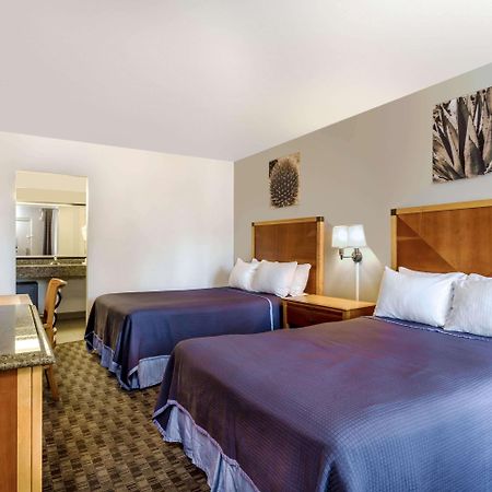Howard Johnson By Wyndham Scottsdale Old Town Экстерьер фото